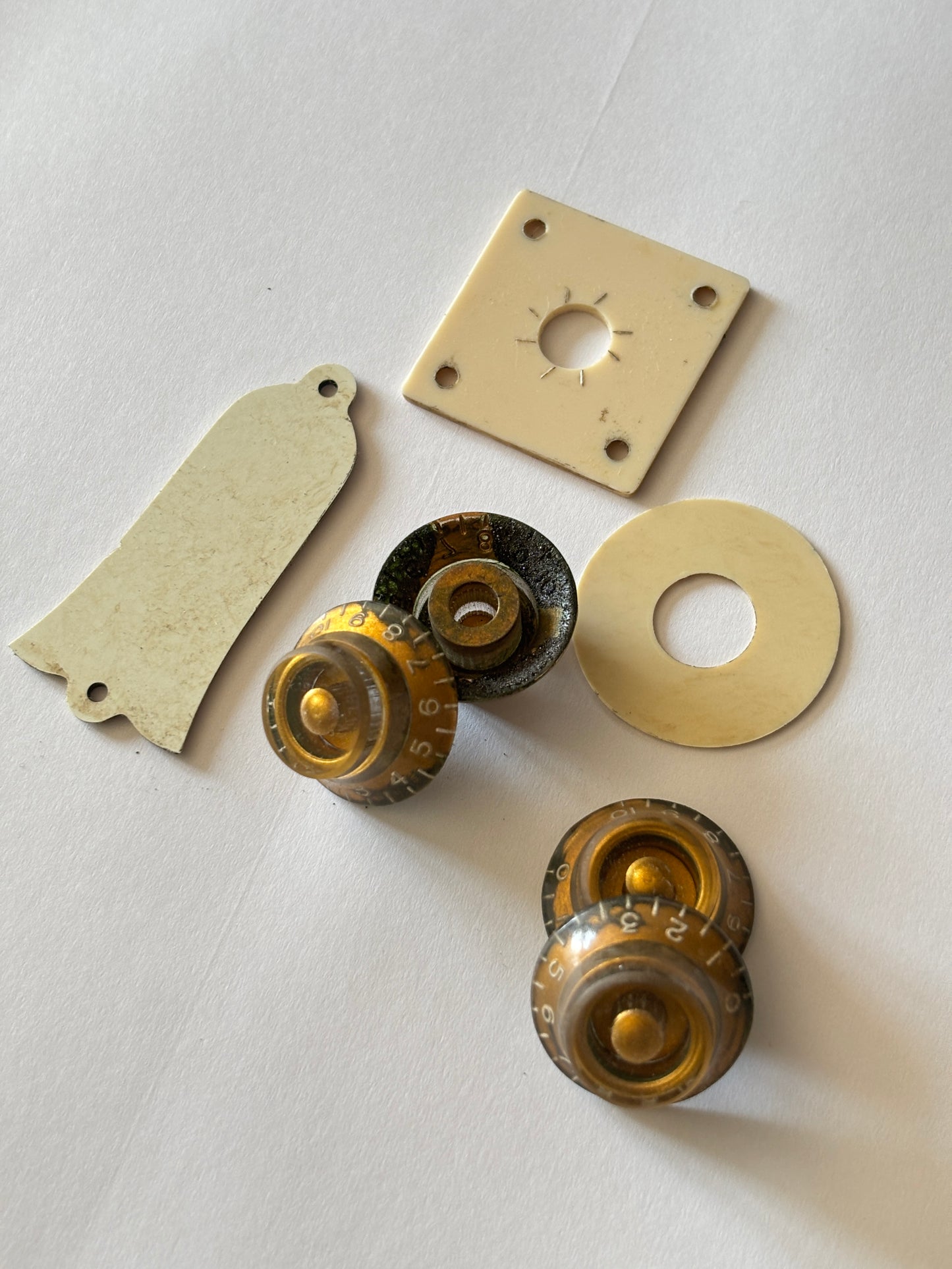 Aged Gibson Top Hat knobs, historic truss rod cover, 59 style toggle switch plate and jack plate set