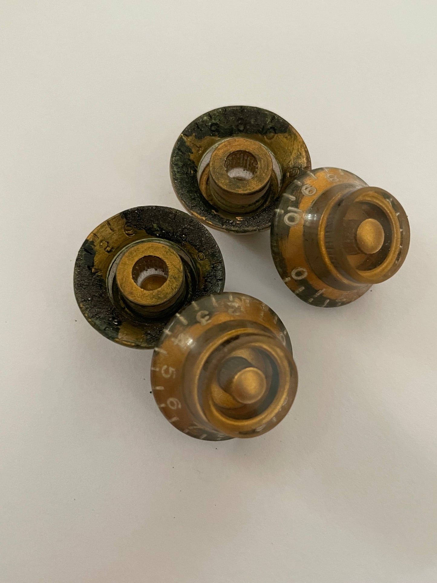 Aged Top Hat knobs gold, US size, Gibson, set of 4