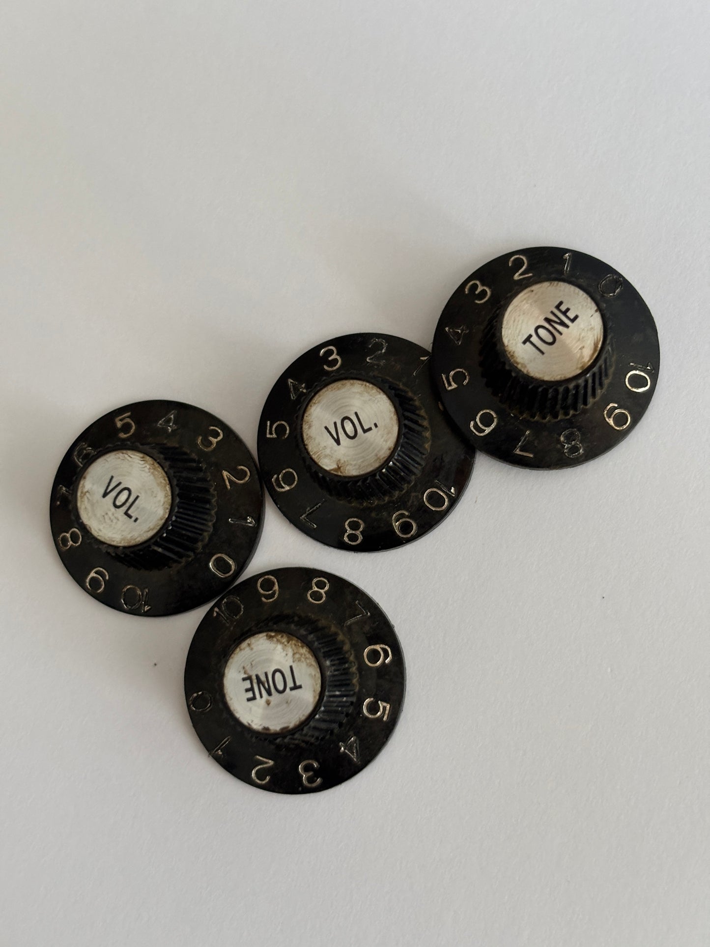 Set of 4 aged Gibson Witch Hat knobs black/silver, ES-335, relic, 59 Parts