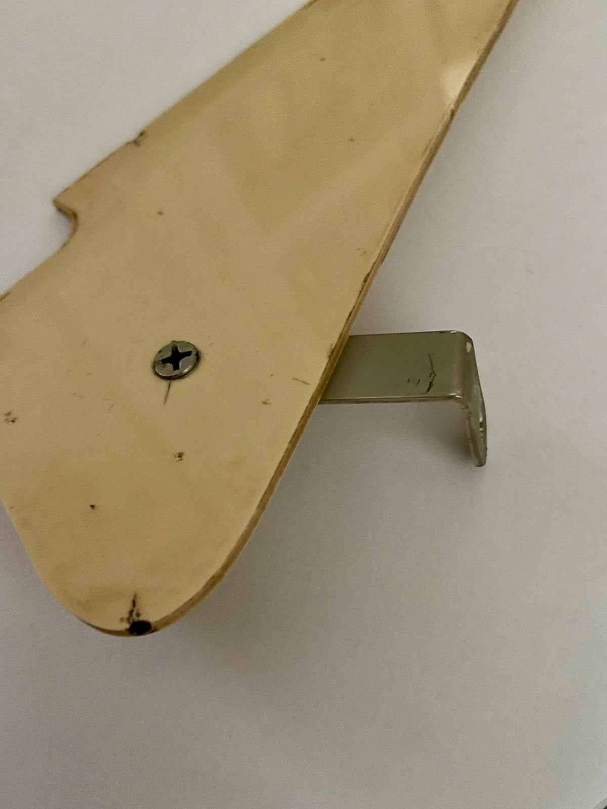 Aged Les Paul P90 Pickguard w/bracket and screws, CREAM, for Gibson Les Paul Historic