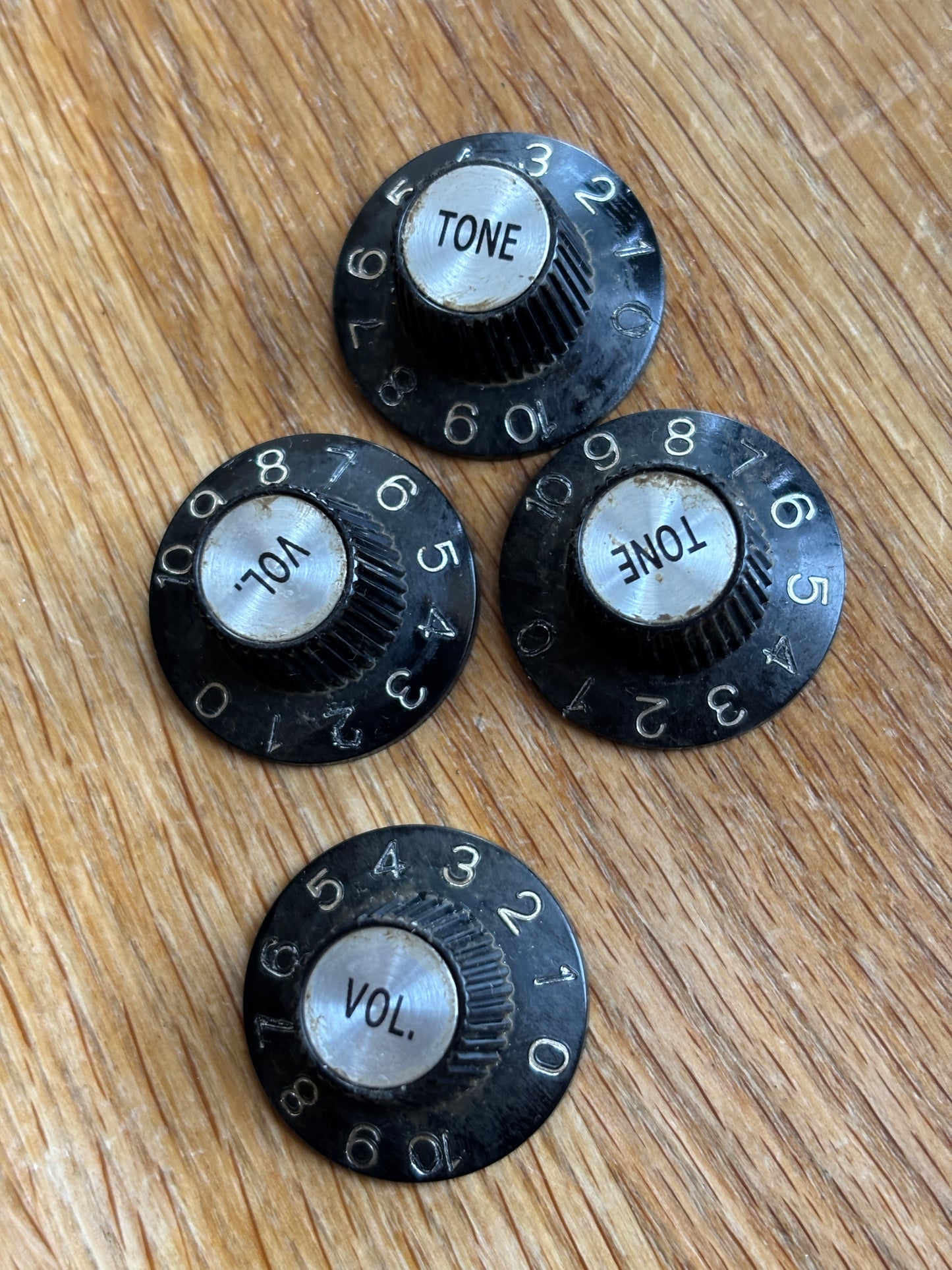 Set of 4 aged Gibson Witch Hat knobs black/silver, ES-335, relic, 59 Parts
