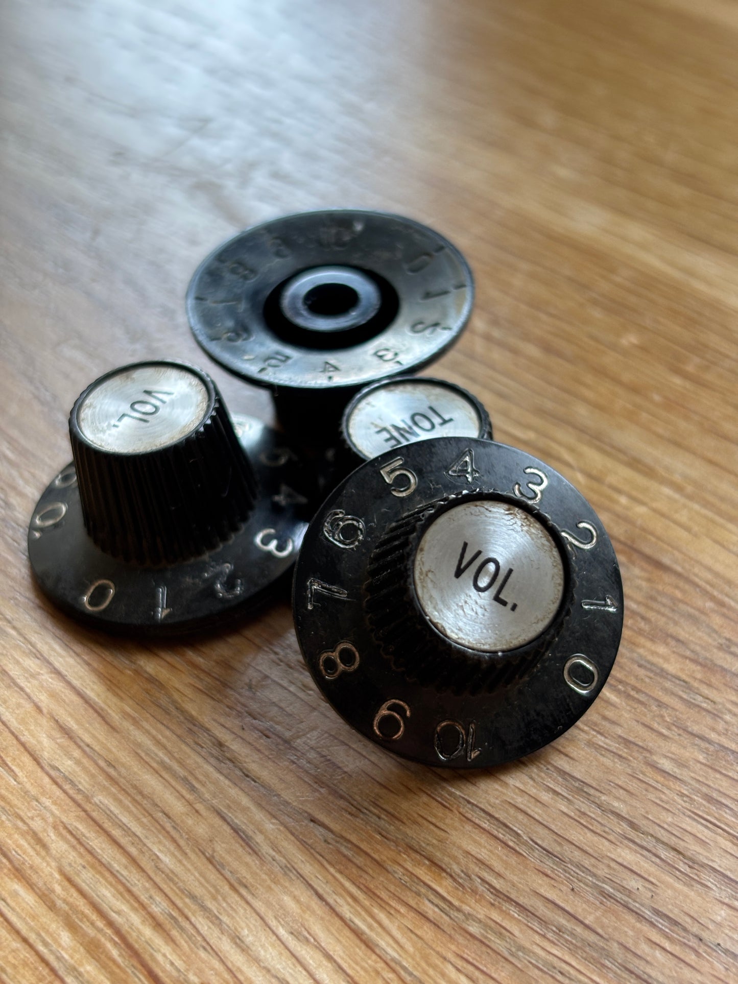 Set of 4 aged Gibson Witch Hat knobs black/silver, ES-335, relic, 59 Parts