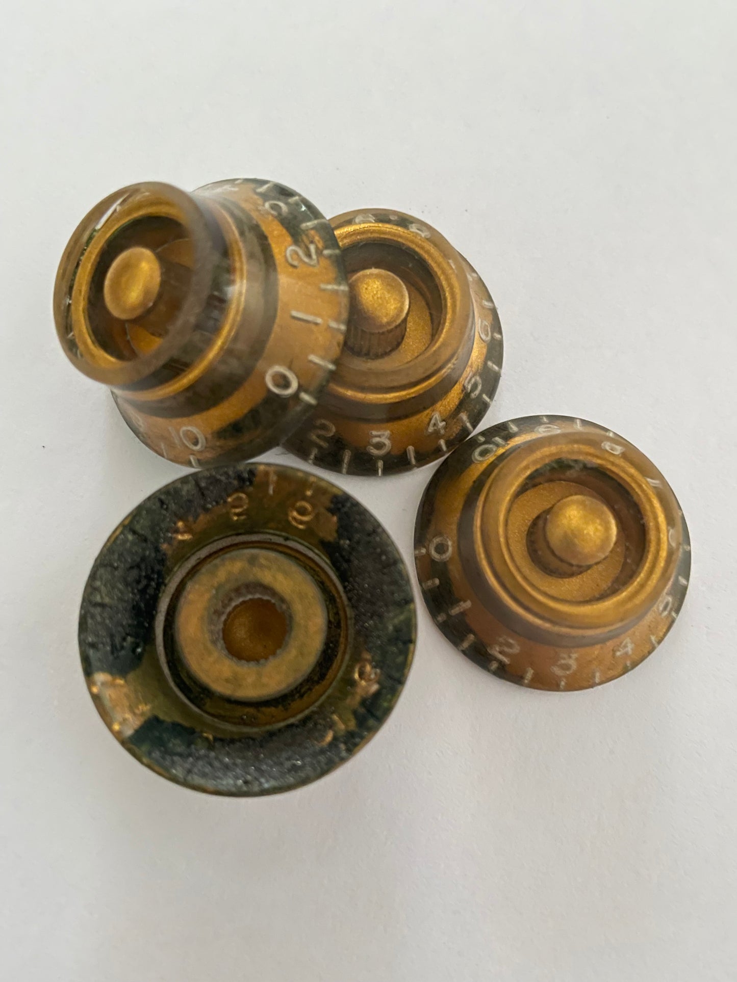 Aged Top Hat knobs gold, US size, Gibson, set of 4
