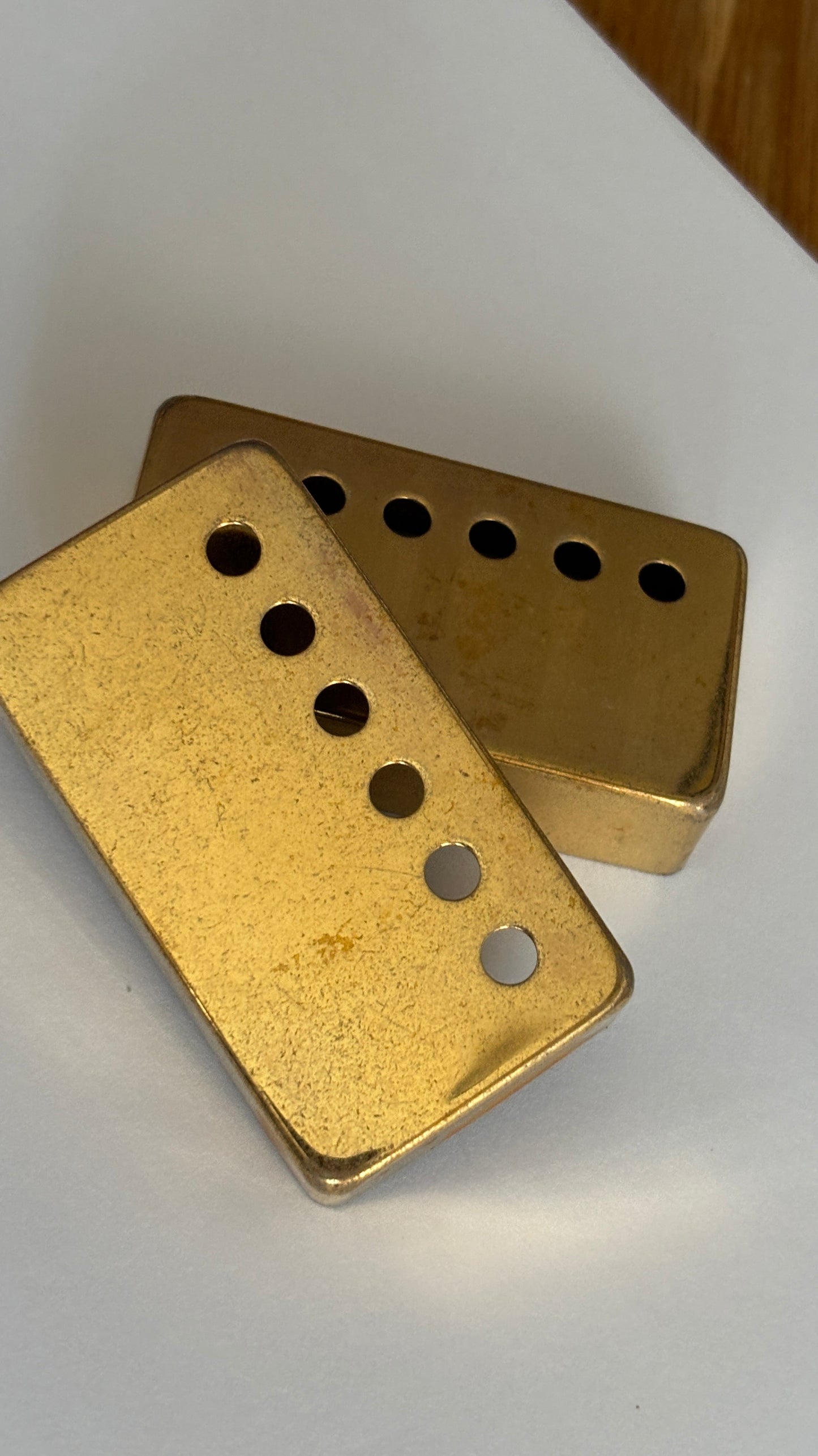 Aged Gold pickup cover for Gibson guitars, PAF spacing, relic, Area 59