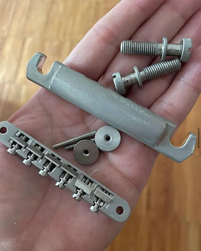 BP-2394-001 Borchie ponte nichel stile vintage SAE ABR-1 per chitarra BP-2394-001 Borchie ponte nichel stile vintage SAE ABR-1 per chitarra