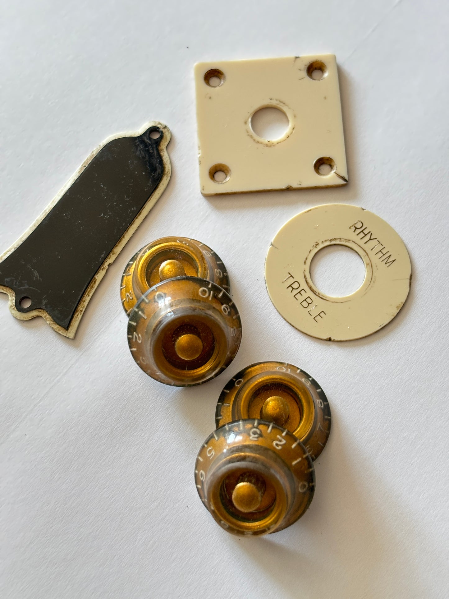 Aged Gibson Top Hat knobs, historic truss rod cover, 59 style toggle switch plate and jack plate set