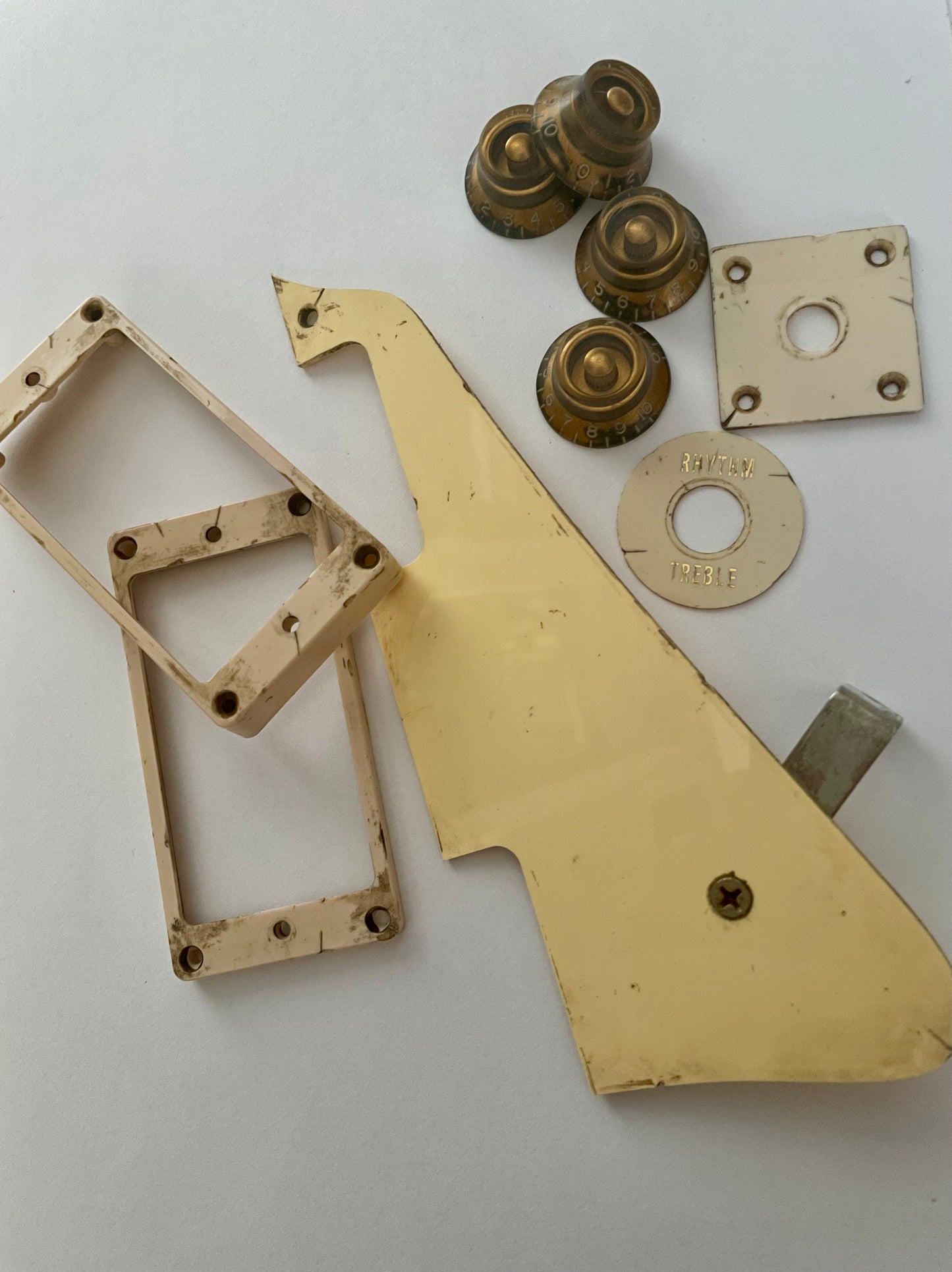 Gibson aged set, Pickguard, Pickup rings, switch plate, Top Hat knobs and jack plate, Les Paul, relic, 59 Parts