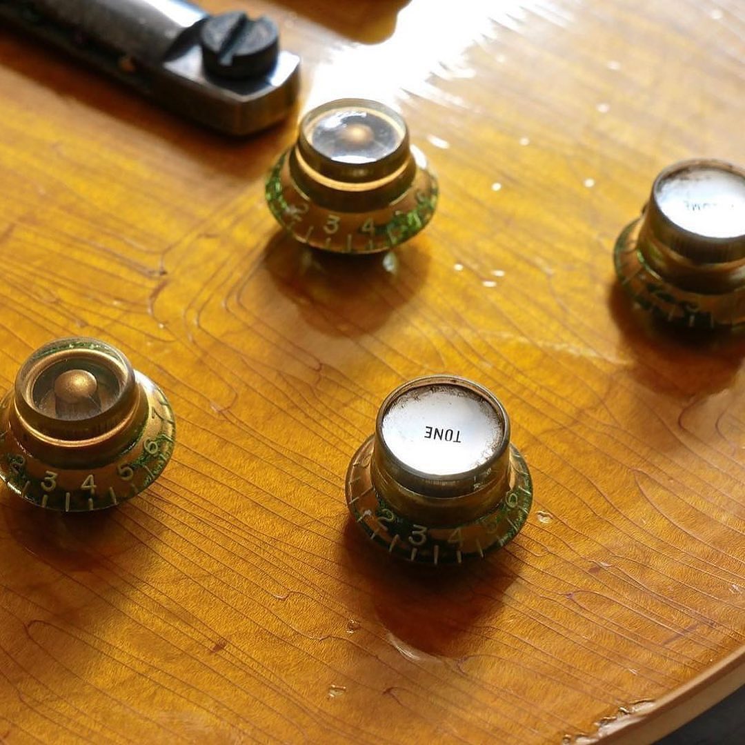 Aged knobs