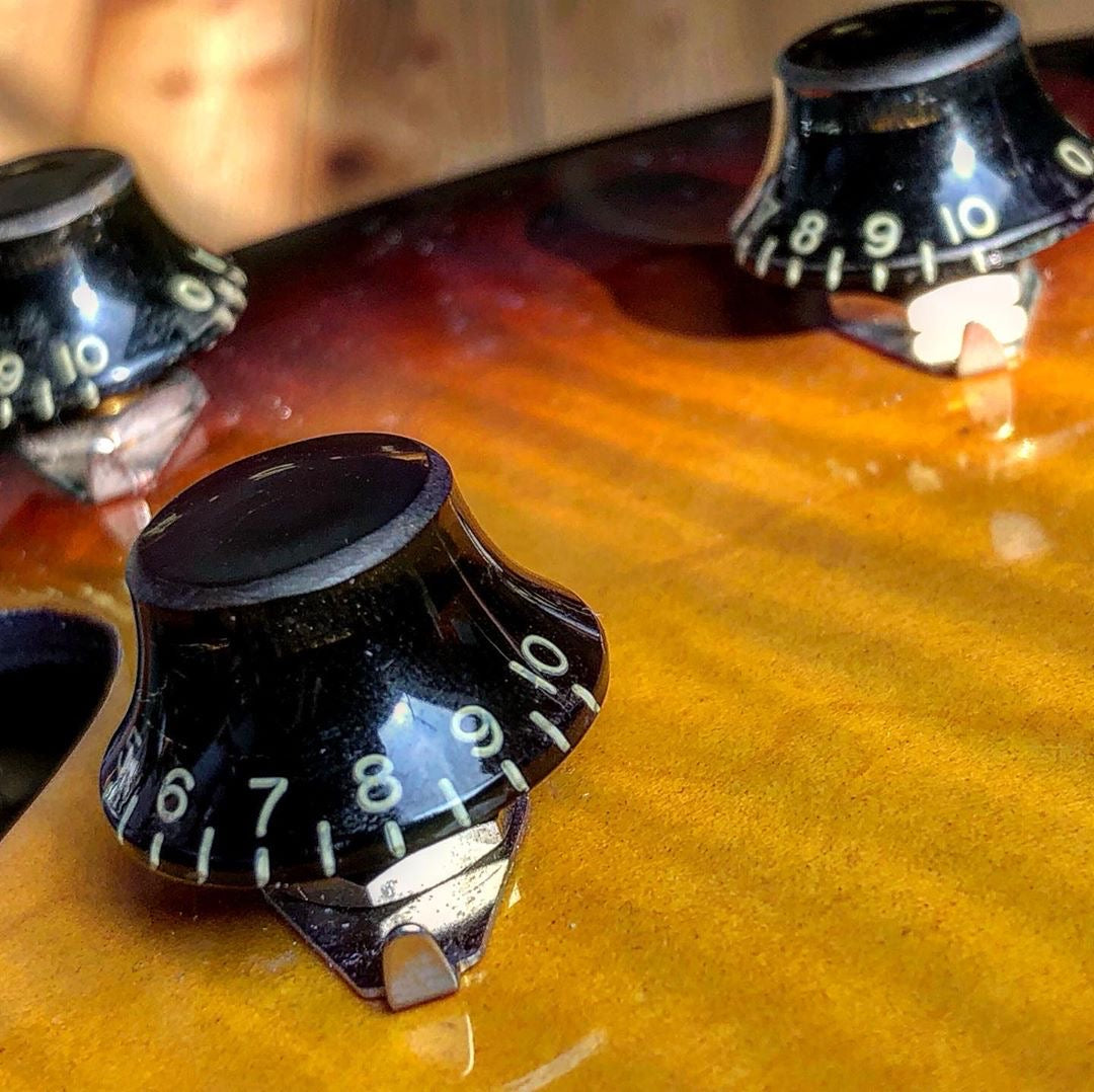 Aged Top Hat Vintage Bell knobs black, for Gibson guitars, relic, set of 4