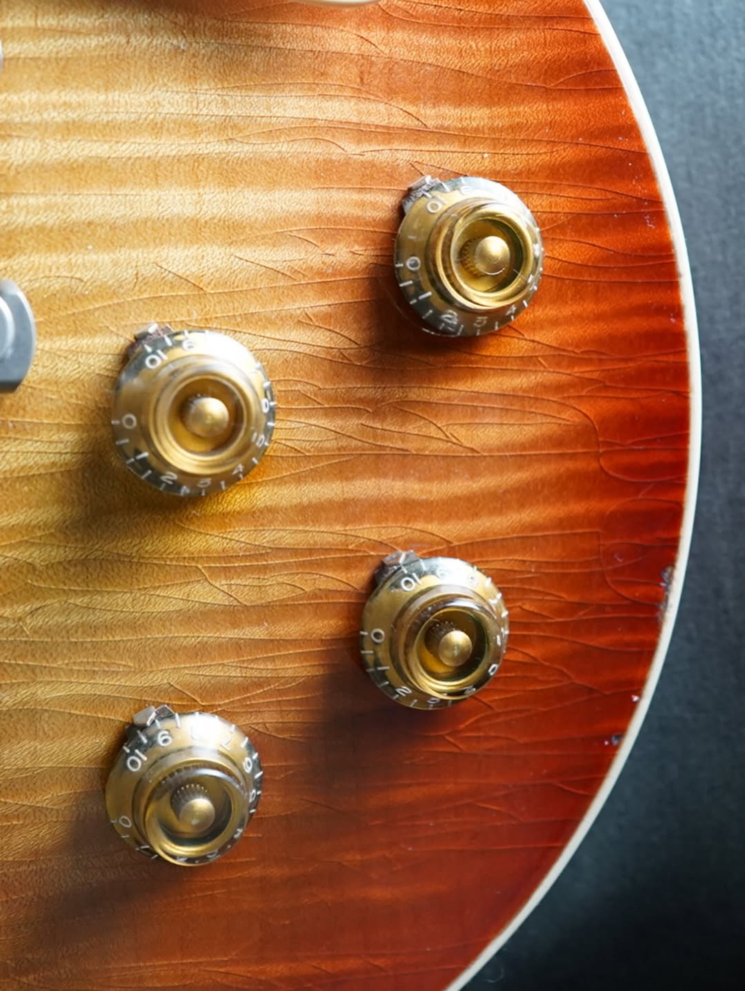 Aged Top Hat knobs gold, US size, Gibson, set of 4 – 59 Parts