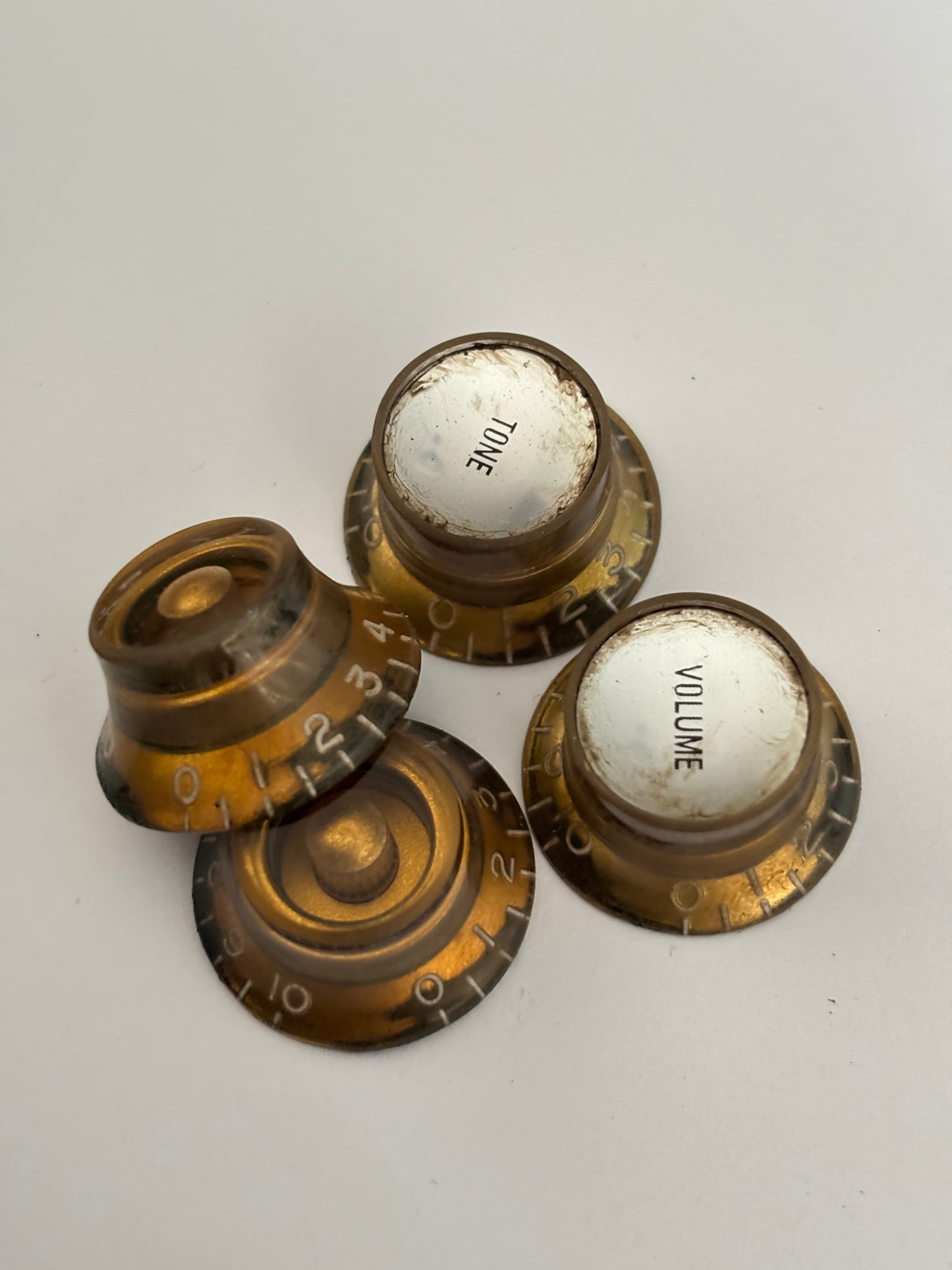 Aged Gibson Les Paul Mismatched knobs, for Gary Moore style guitars, set of 4