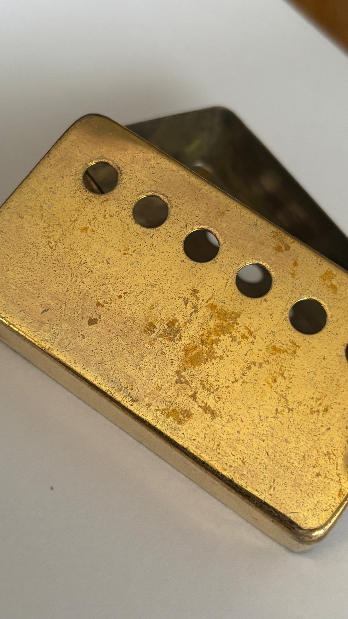 Aged Gold pickup cover for Gibson guitars, PAF spacing, relic, Area 59