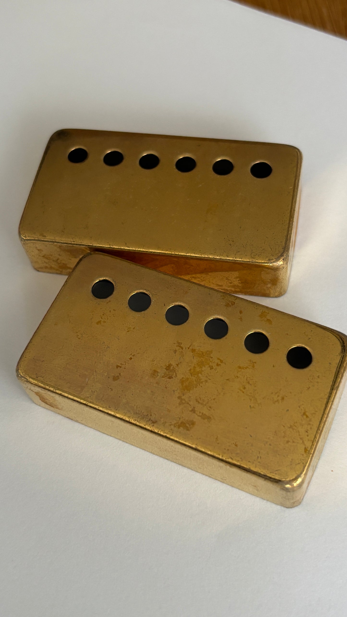 Aged Gold pickup cover for Gibson guitars, PAF spacing, relic, Area 59