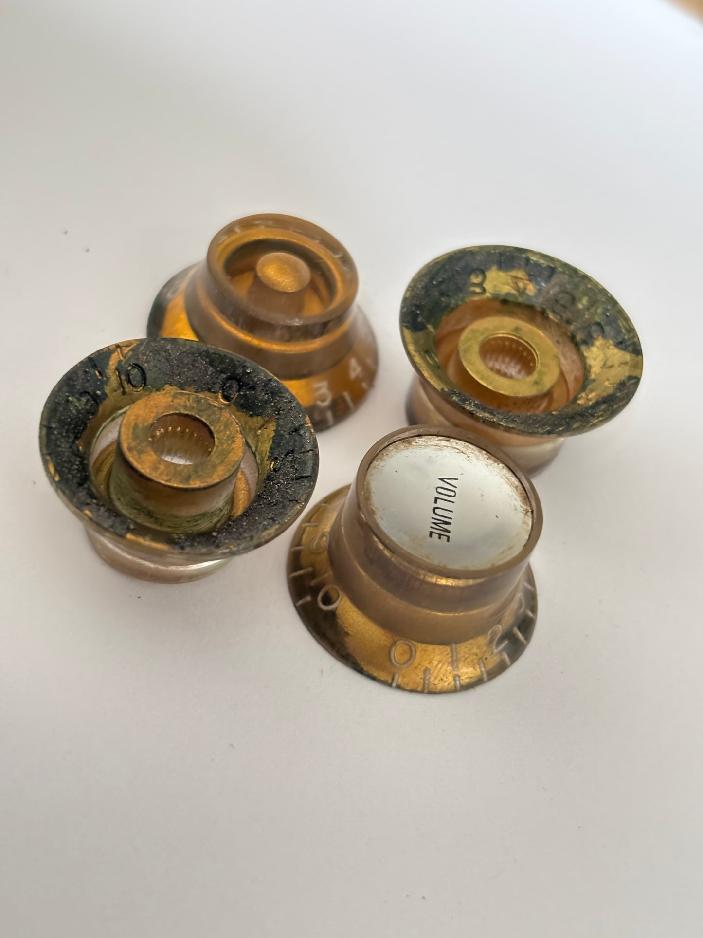 Aged Gibson Les Paul Mismatched knobs, for Gary Moore style guitars, set of 4