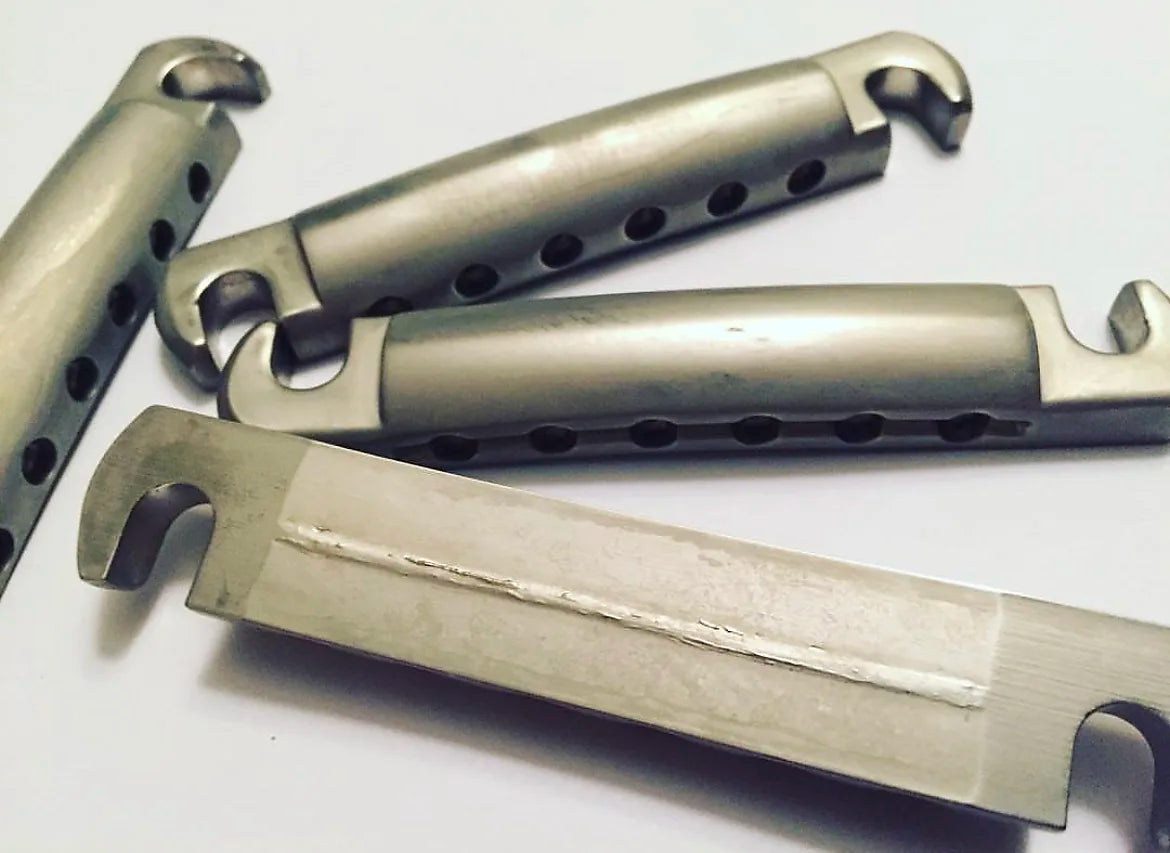 Aged aluminium lightweight tailpiece w/posts, Gibson Historic PTTP-060 stoptail, relic