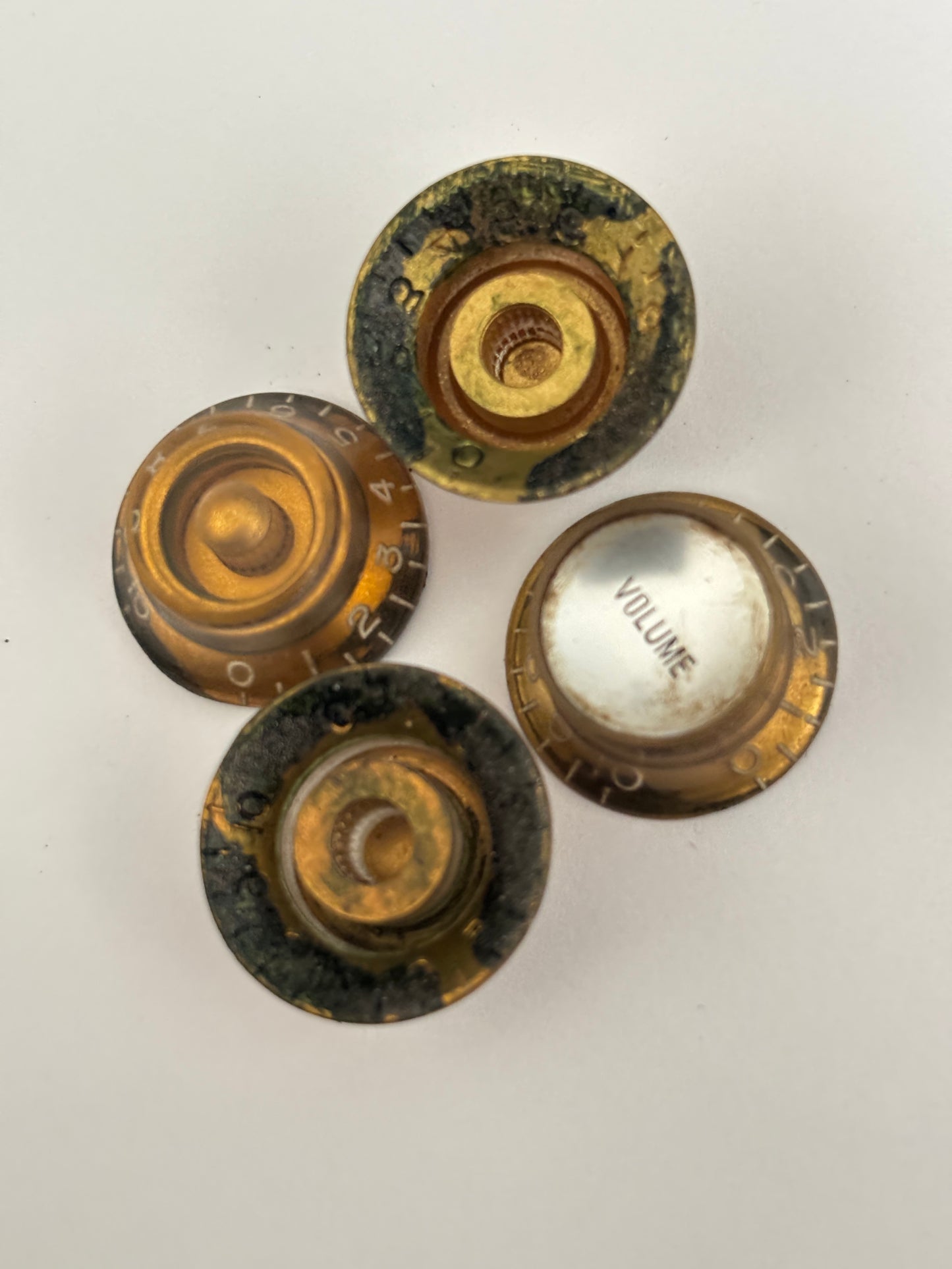 Aged Gibson Les Paul Mismatched knobs, for Gary Moore style guitars, set of 4