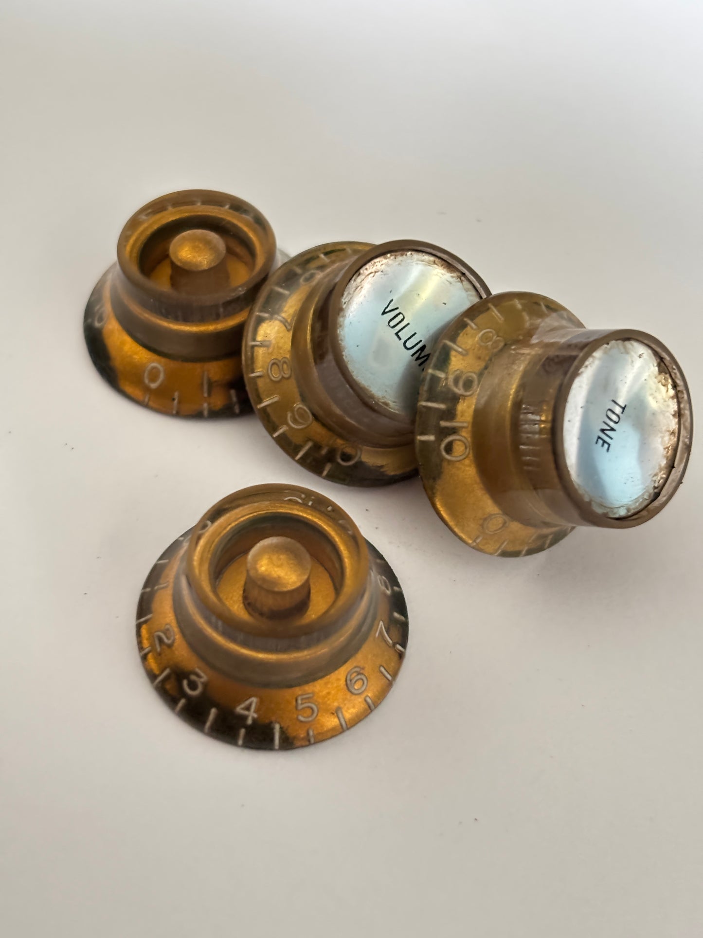 Aged Gibson Les Paul Mismatched knobs, for Gary Moore style guitars, set of 4