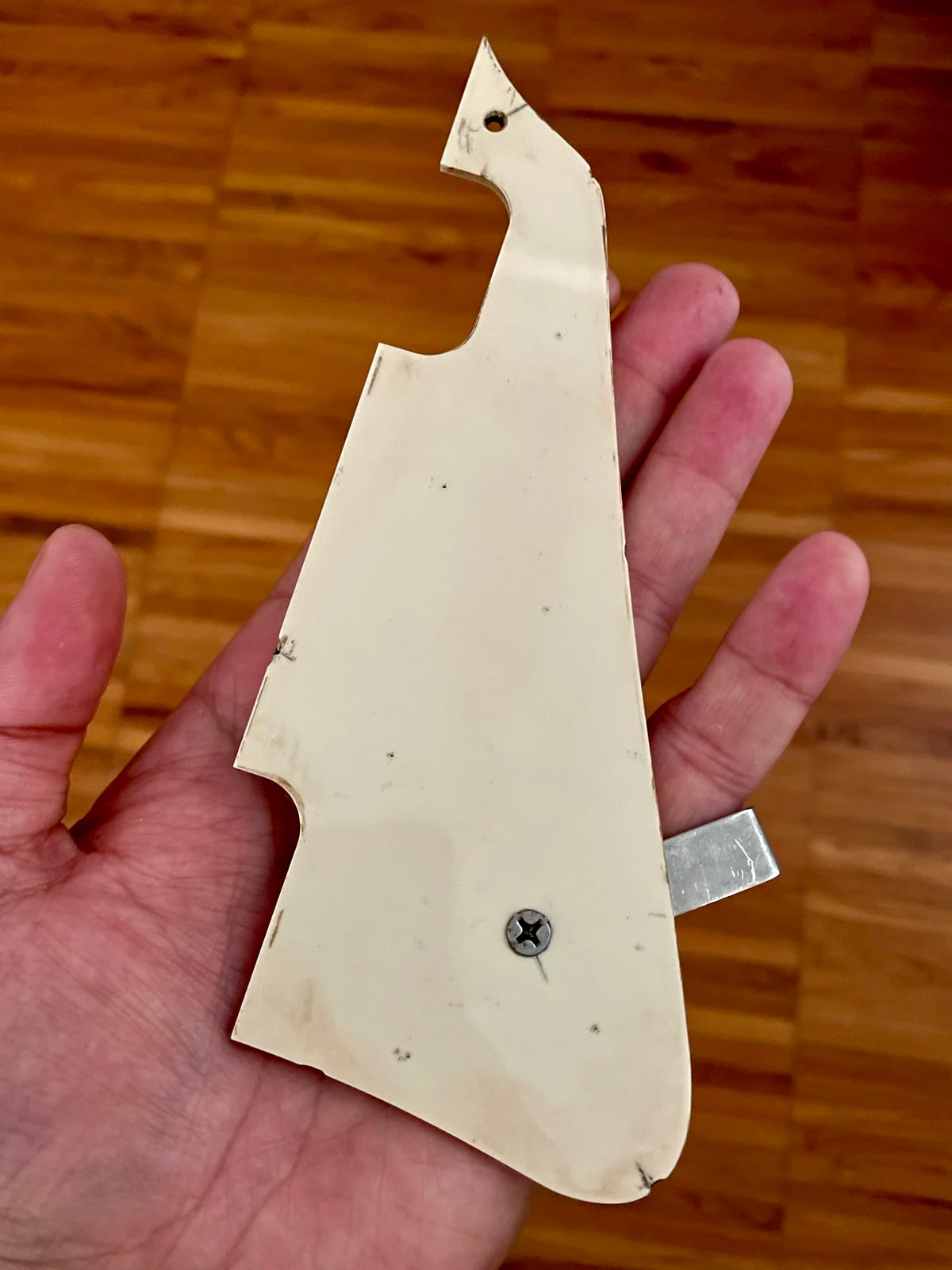 Aged Les Paul P90 Pickguard w/bracket and screws, CREAM, for Gibson Les Paul Historic