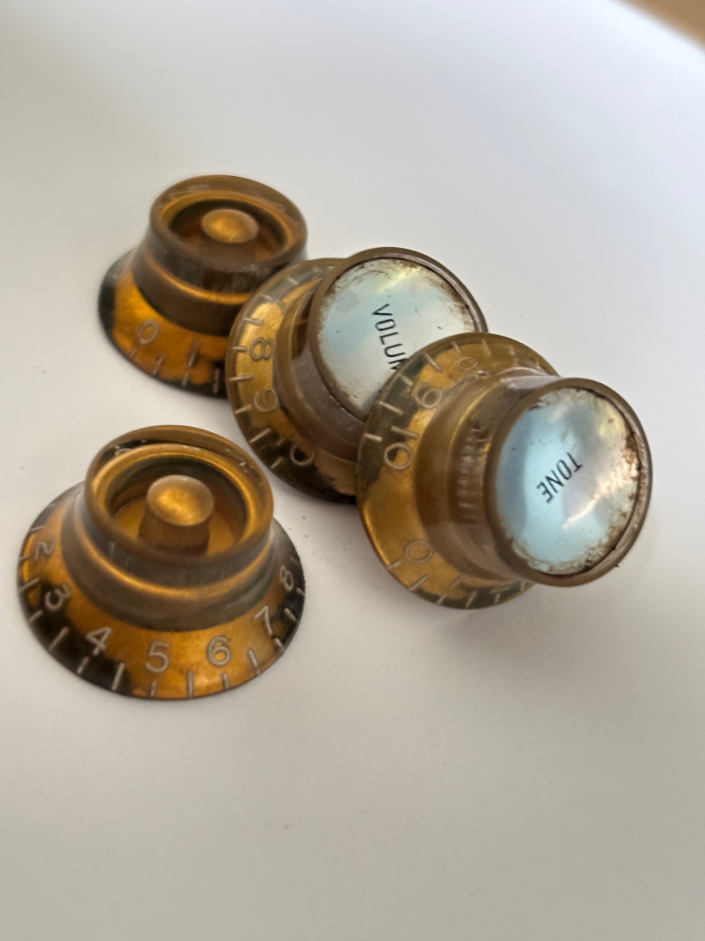 Aged Gibson Les Paul Mismatched knobs, for Gary Moore style guitars, set of 4