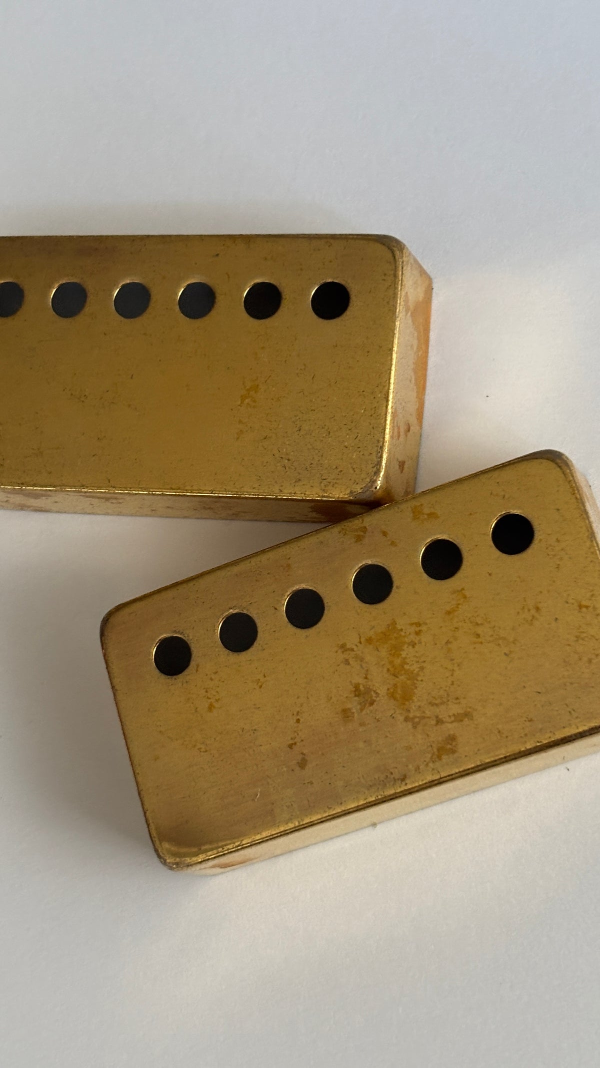 Aged Gold pickup cover for Gibson guitars, PAF spacing, relic, Area 59