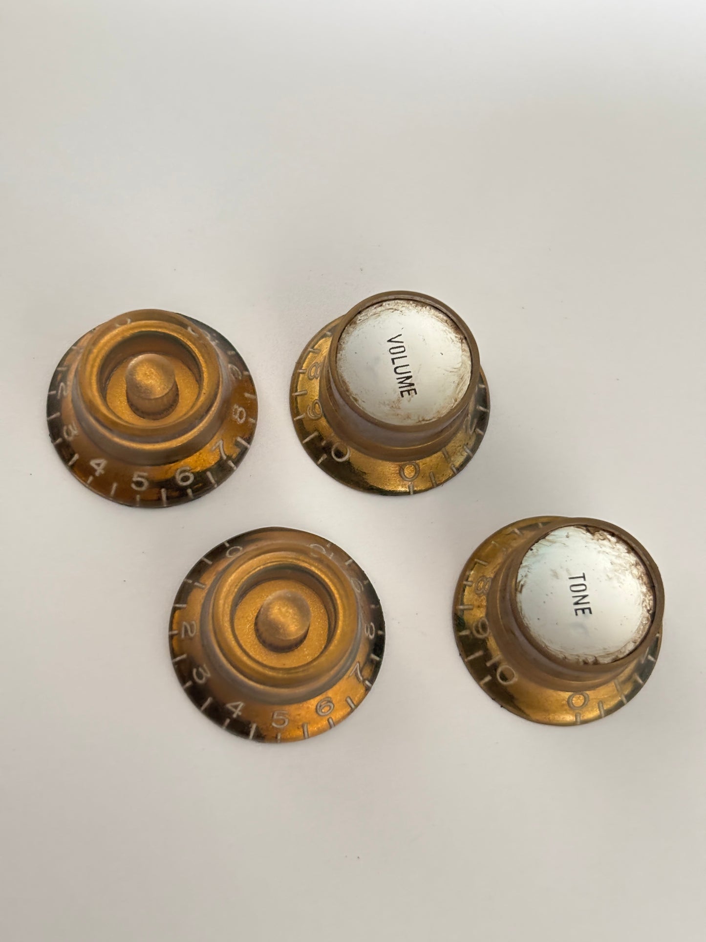 Aged Gibson Les Paul Mismatched knobs, for Gary Moore style guitars, set of 4