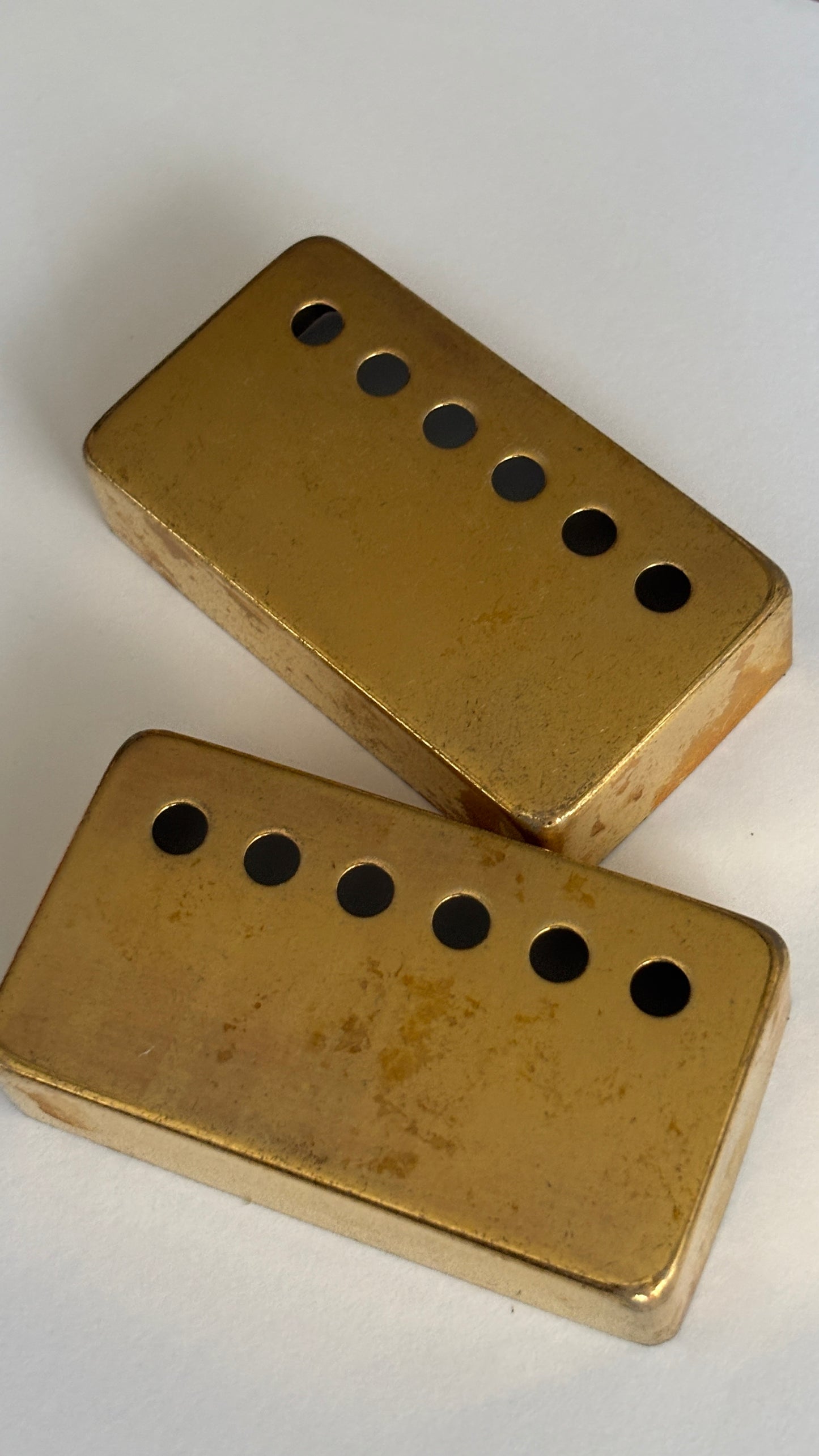 Aged Gold pickup cover for Gibson guitars, PAF spacing, relic, Area 59