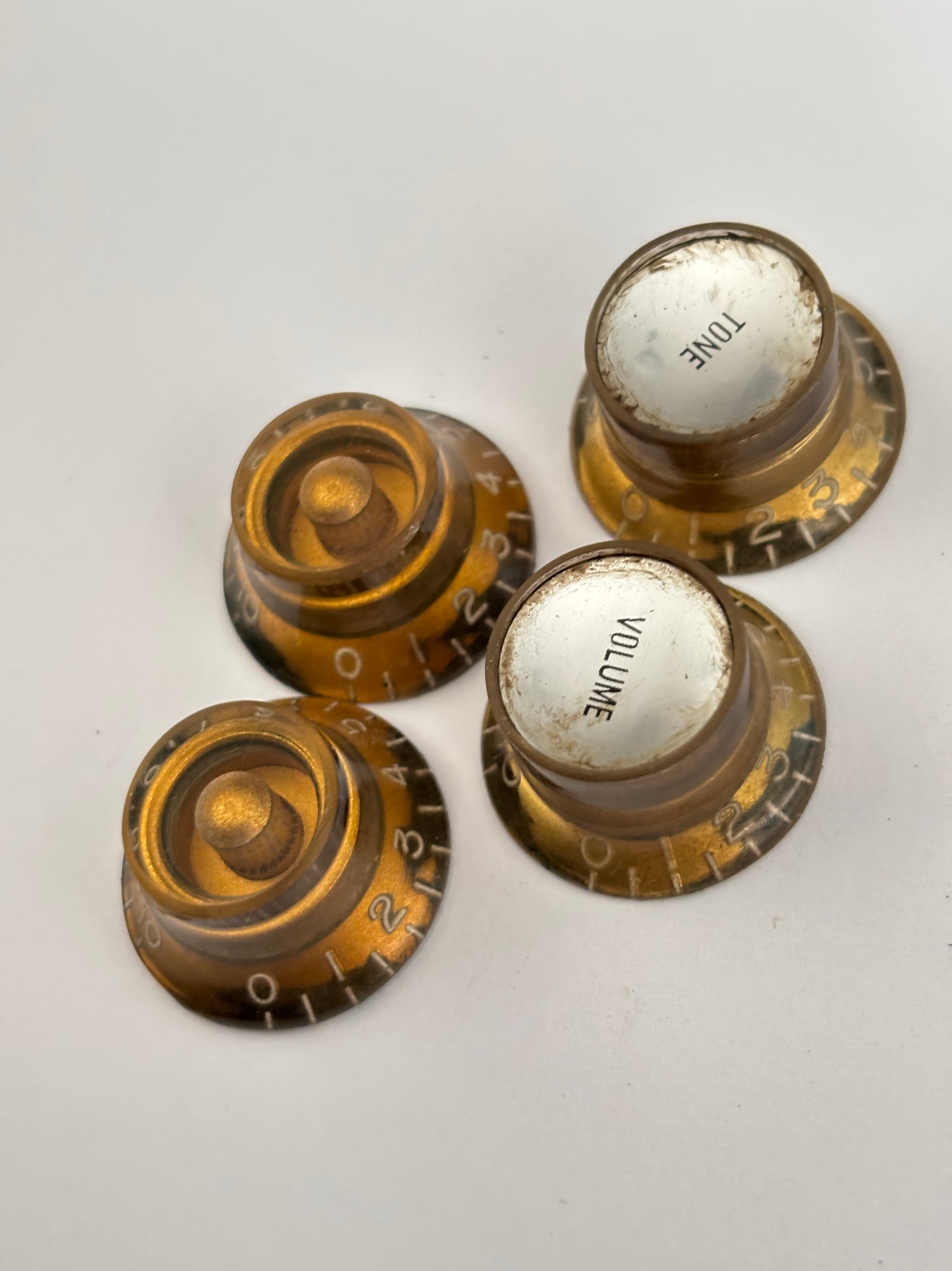 Aged Gibson Les Paul Mismatched knobs, for Gary Moore style guitars, set of 4