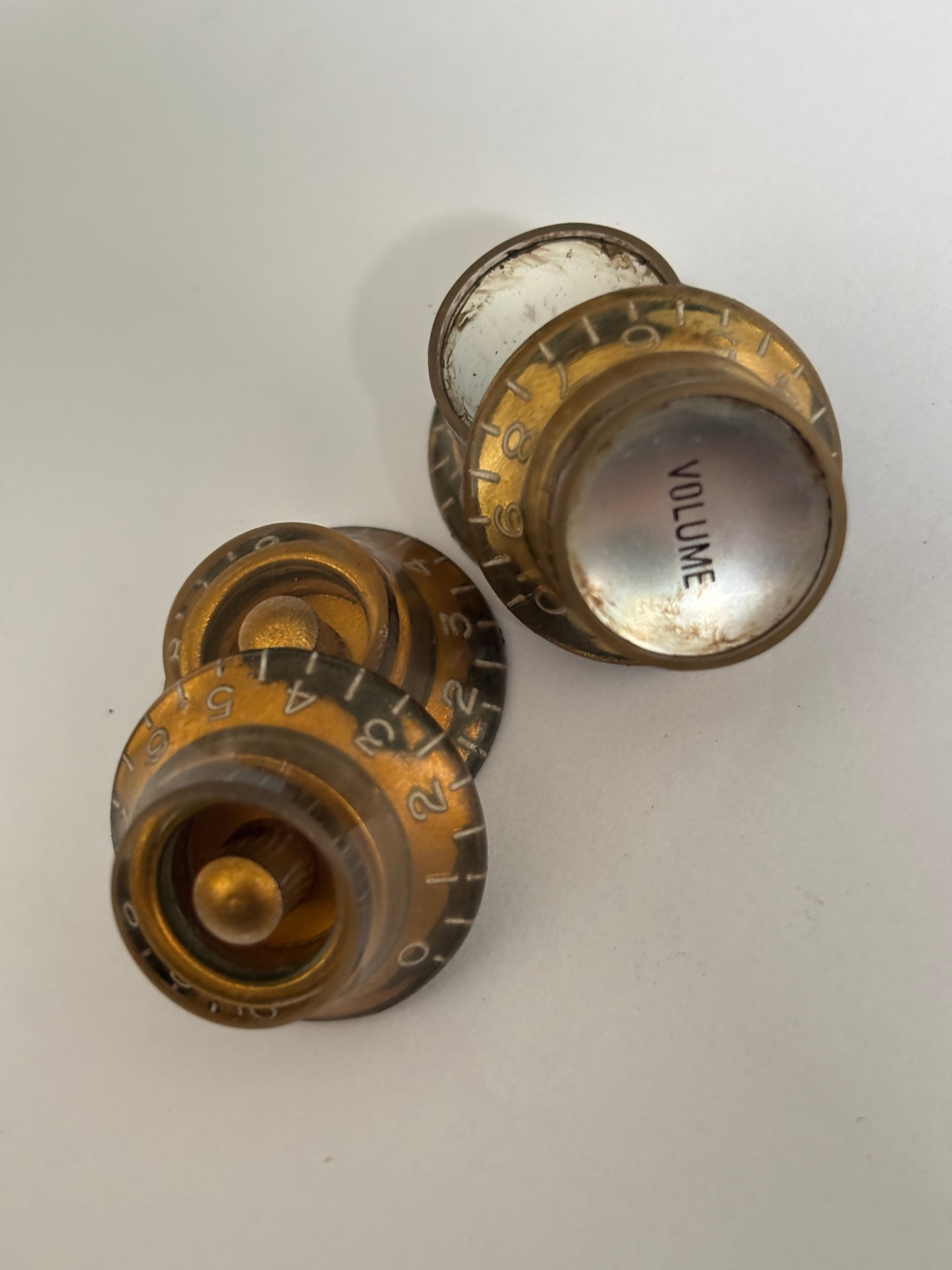 Aged Gibson Les Paul Mismatched knobs, for Gary Moore style guitars, set of 4