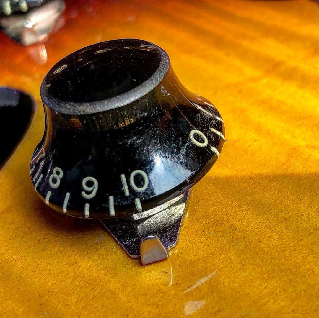 Aged Top Hat Vintage Bell knobs black, for Gibson guitars, relic, set of 4