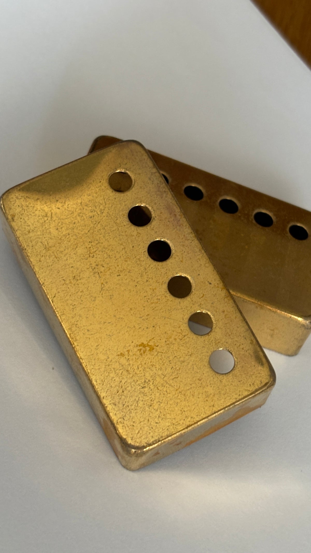 Aged Gold pickup cover for Gibson guitars, PAF spacing, relic, Area 59