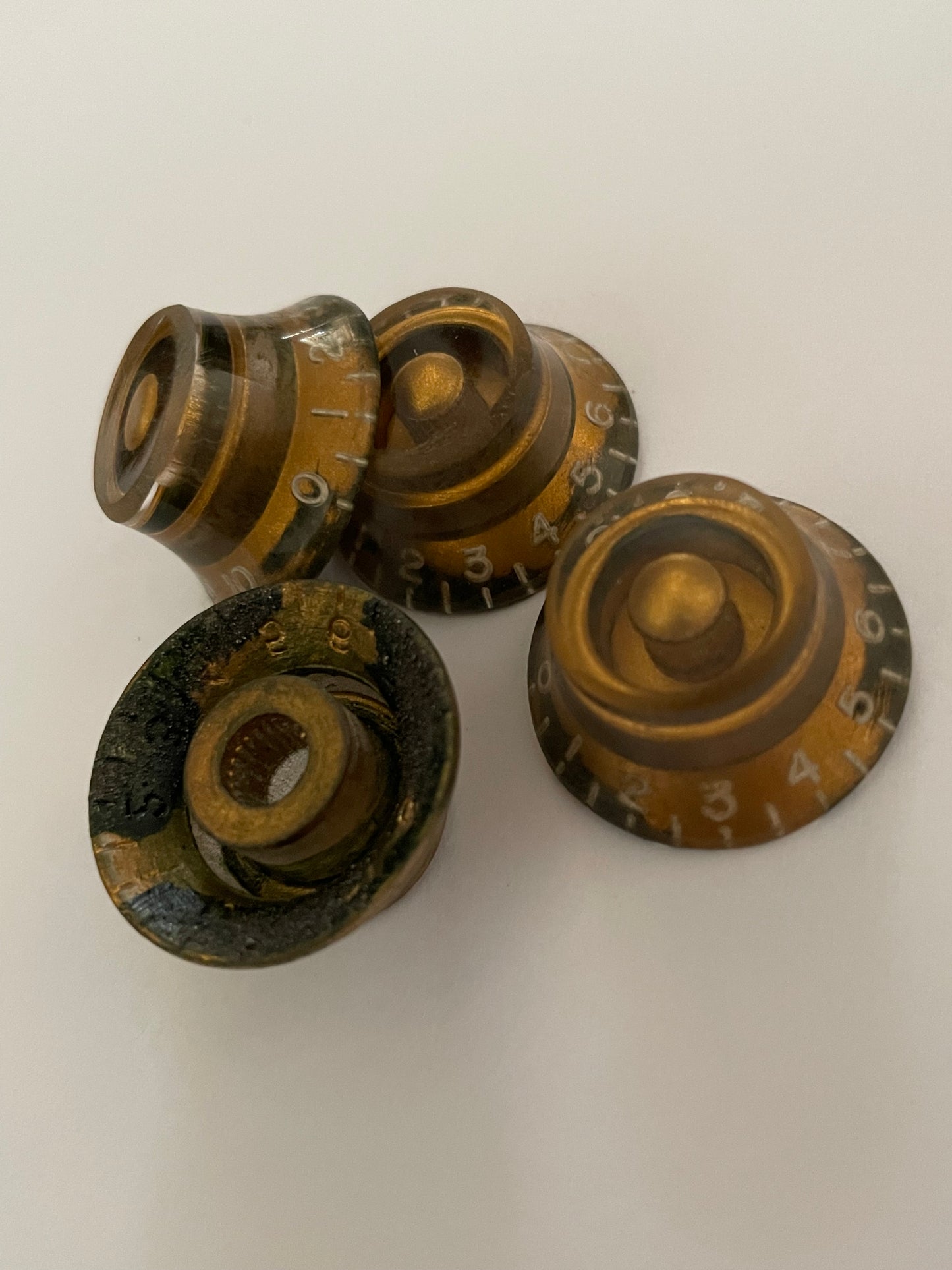 Aged Top Hat knobs gold, US size, Gibson, set of 4