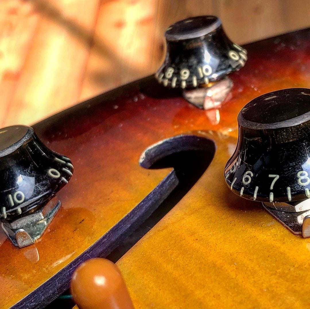 Aged Top Hat Vintage Bell knobs black, for Gibson guitars, relic, set of 4