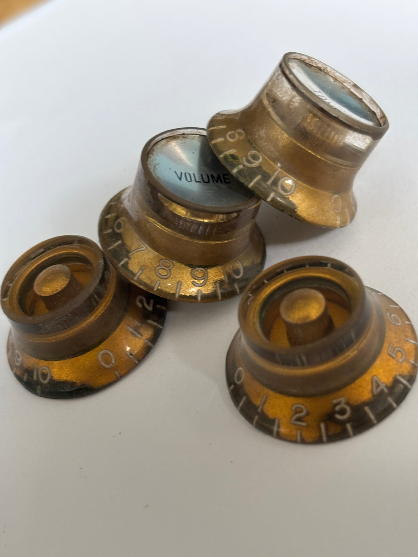 Aged Gibson Les Paul Mismatched knobs, for Gary Moore style guitars, set of 4