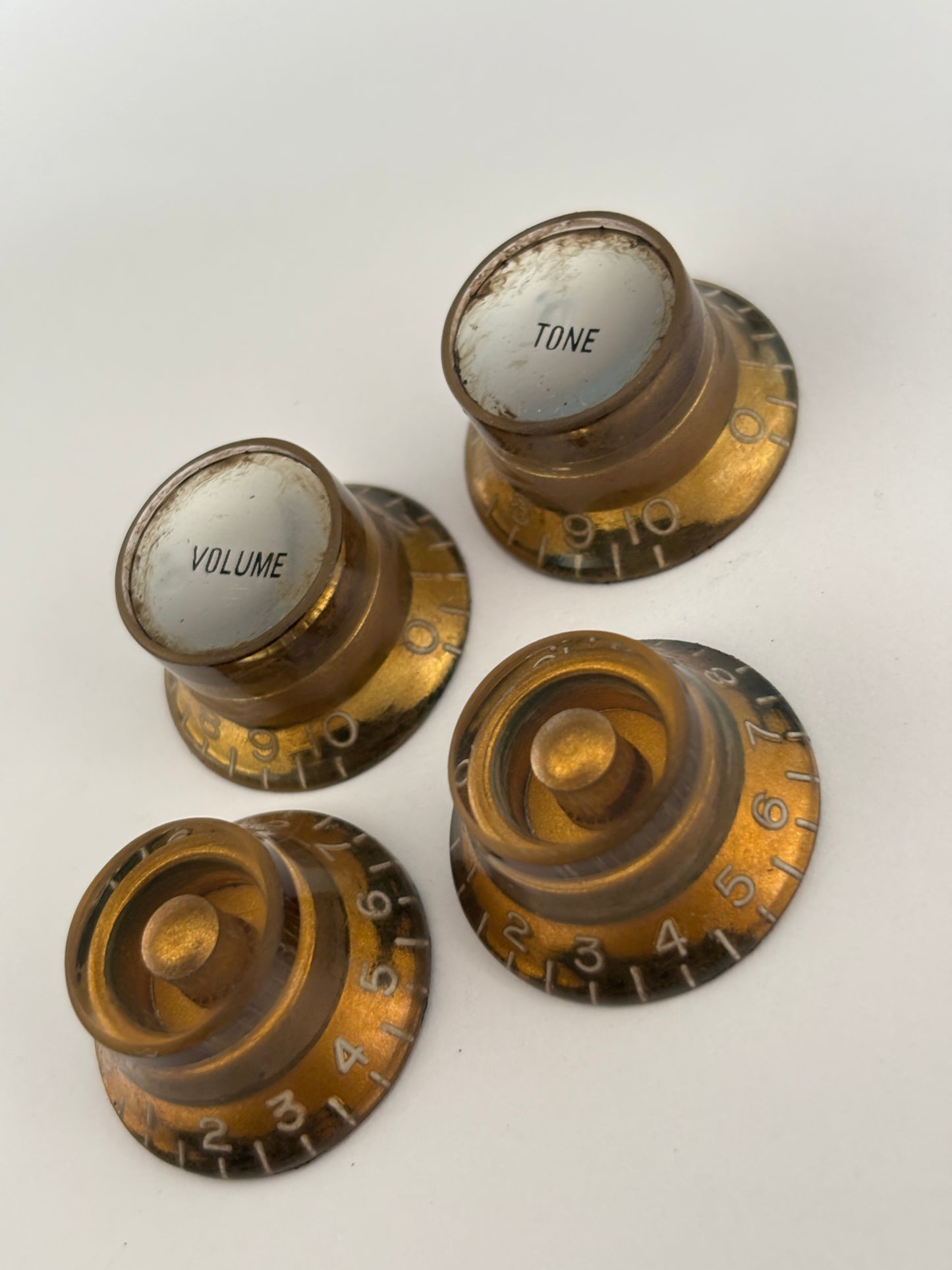 Aged Gibson Les Paul Mismatched knobs, for Gary Moore style guitars, set of 4