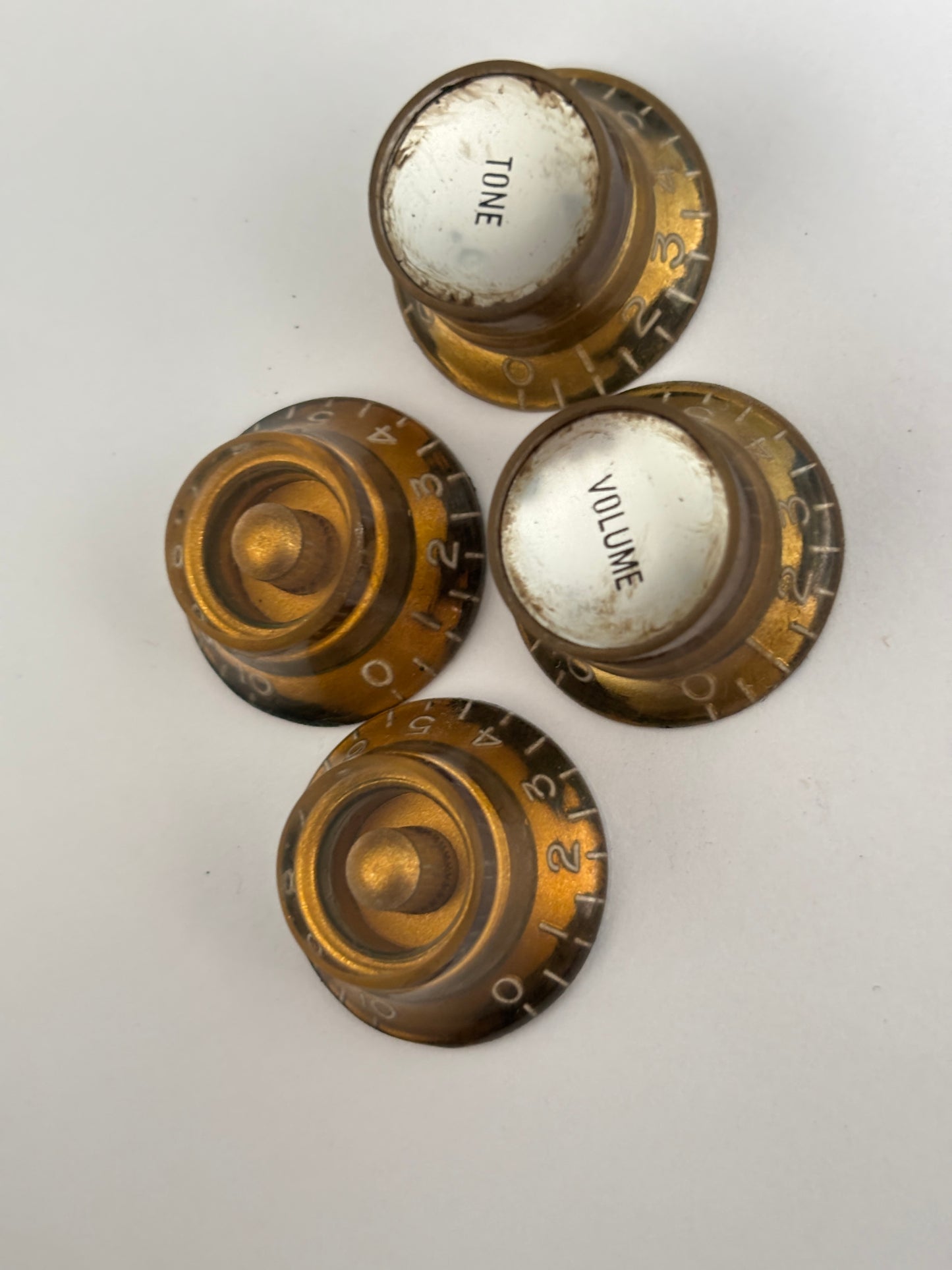 Aged Gibson Les Paul Mismatched knobs, for Gary Moore style guitars, set of 4