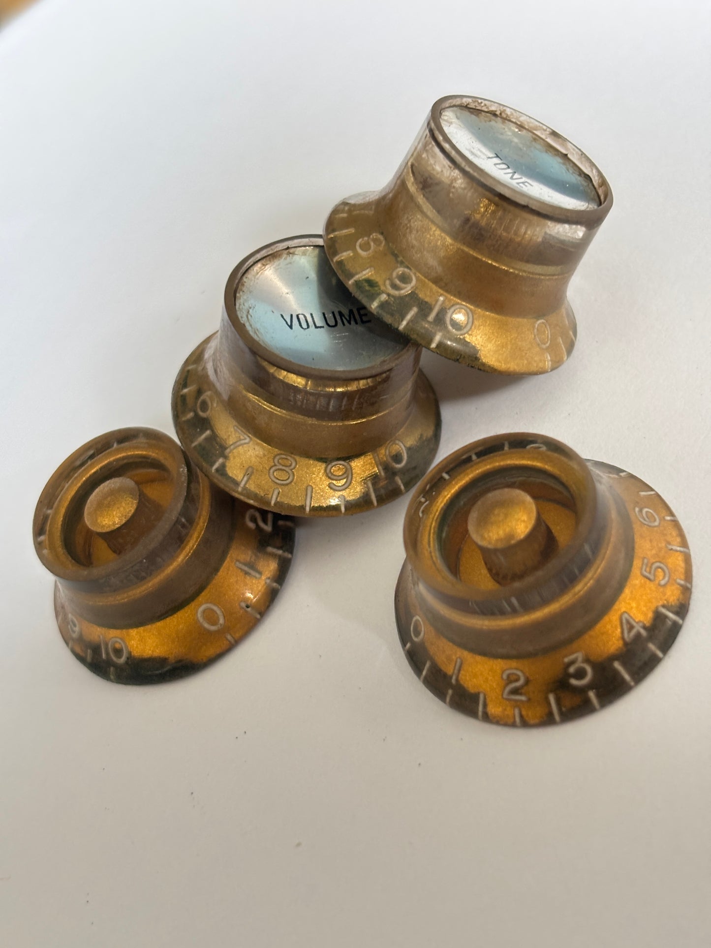 Aged Gibson Les Paul Mismatched knobs, for Gary Moore style guitars, set of 4