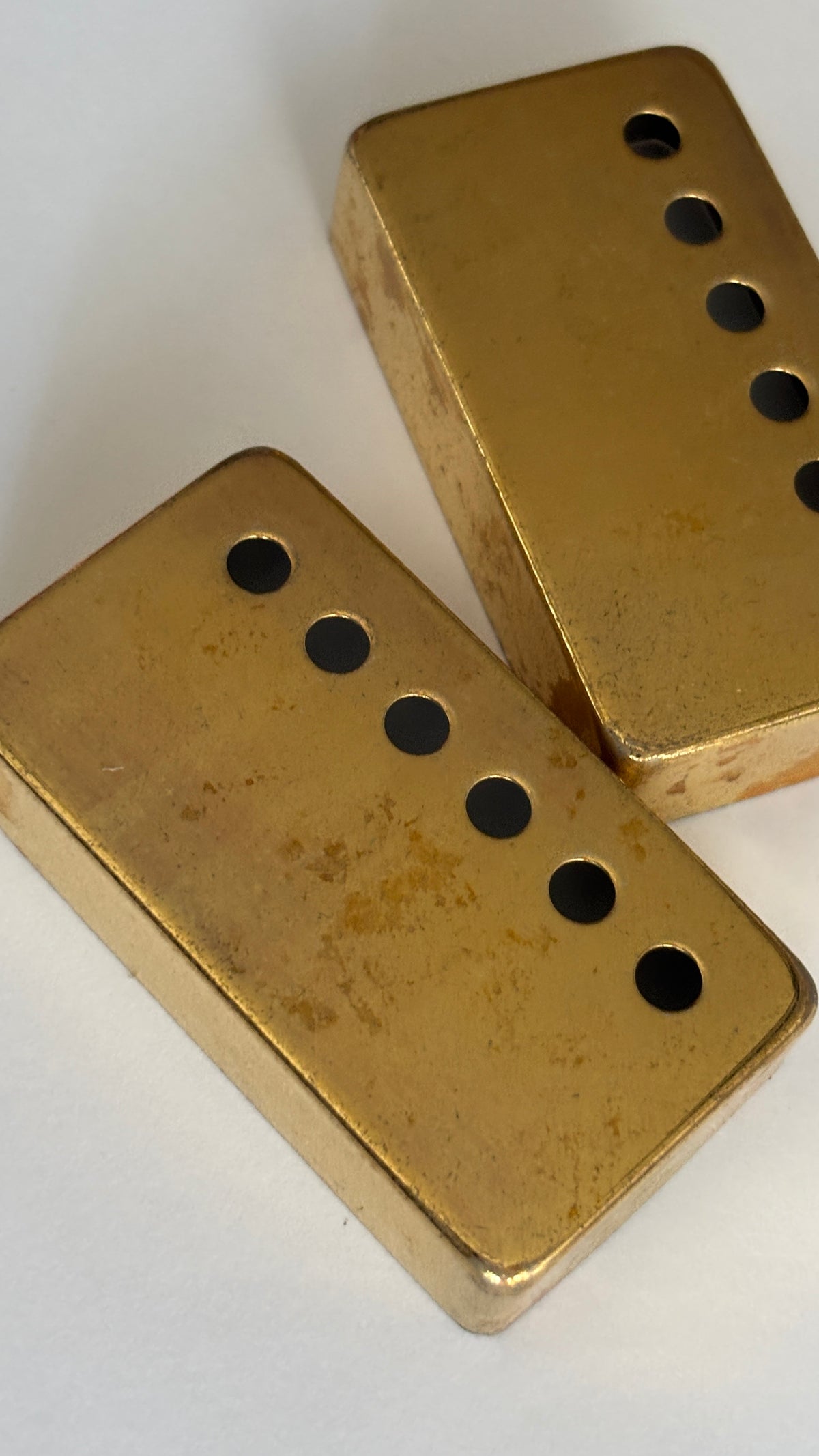 Aged Gold pickup cover for Gibson guitars, PAF spacing, relic, Area 59