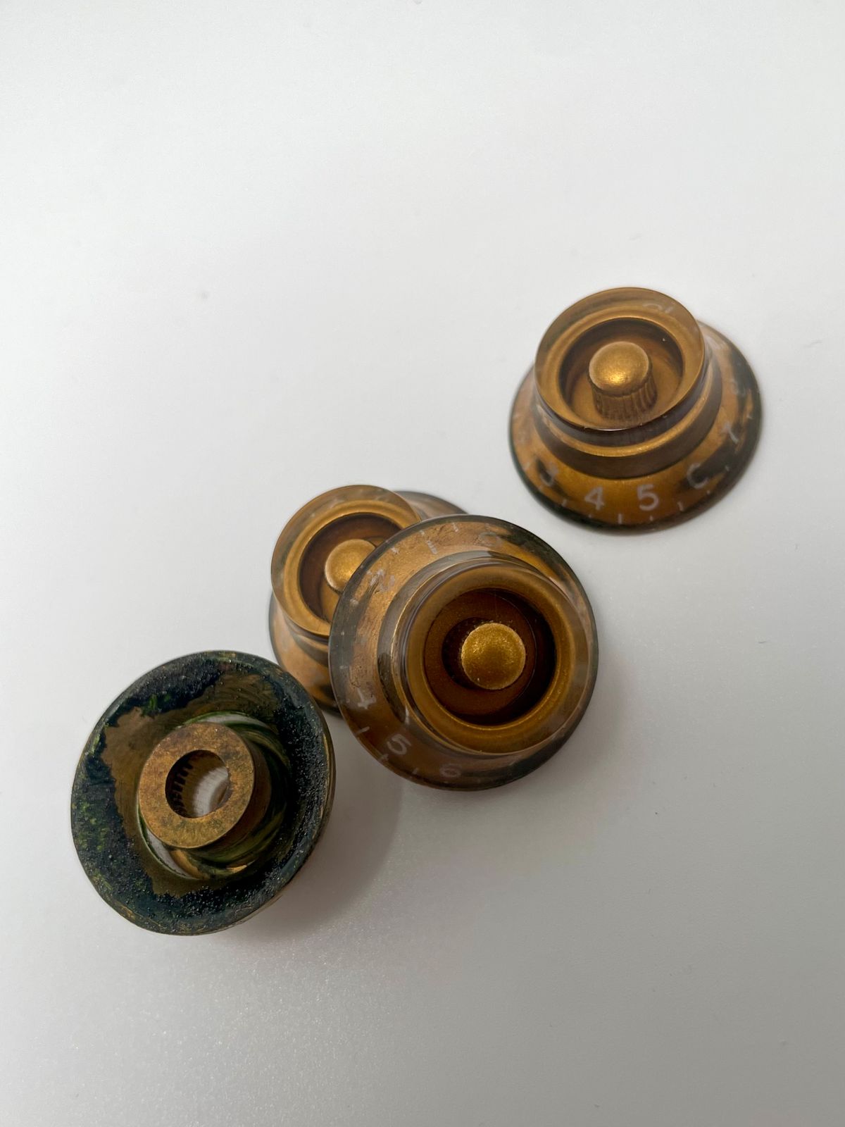 Aged Top Hat knobs gold, US size, Gibson, set of 4, painted numbers