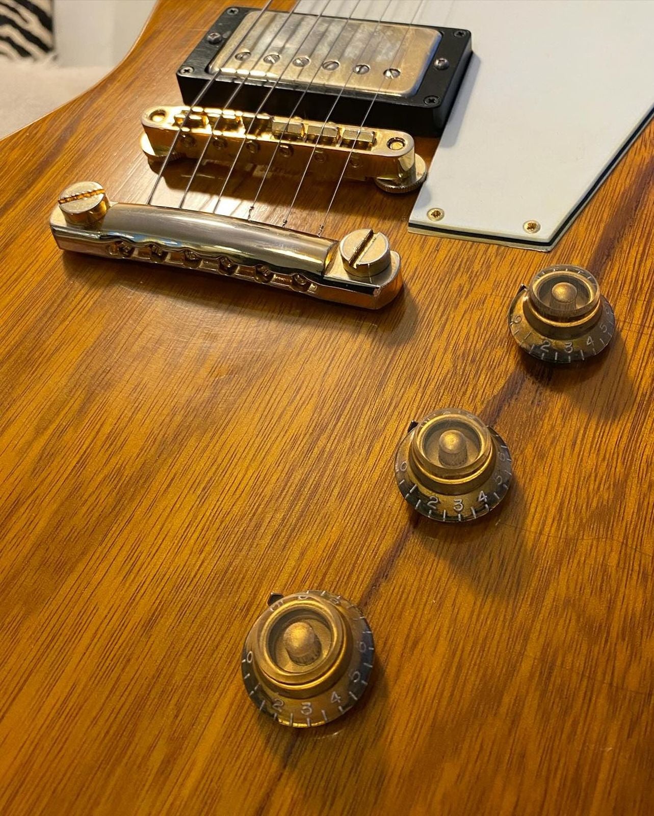 Aged Top Hat knobs gold, US size, Gibson, set of 4, painted numbers