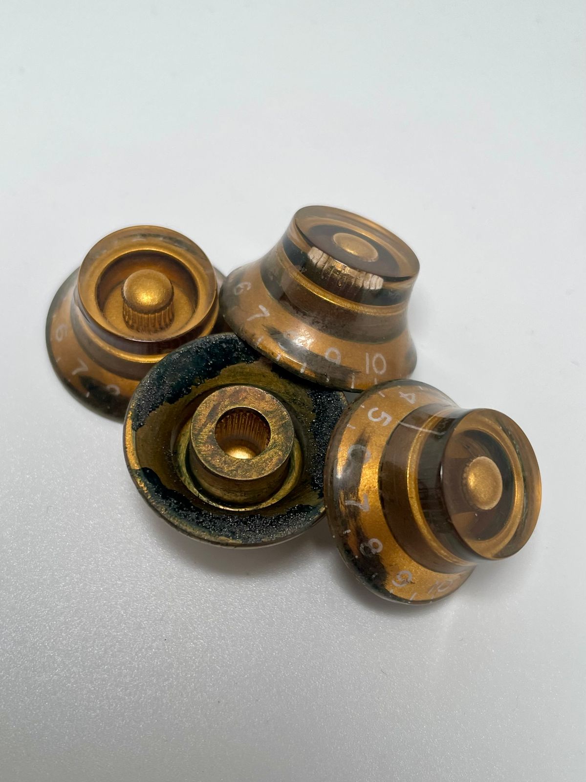 Aged Top Hat knobs gold, US size, Gibson, set of 4, painted numbers